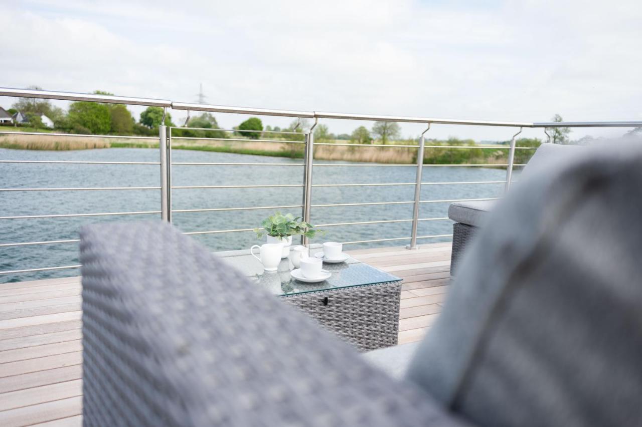Hausboot Kajuete Am Nixensteg Am Wangermeer Mit Hund Schillig Zewnętrze zdjęcie
